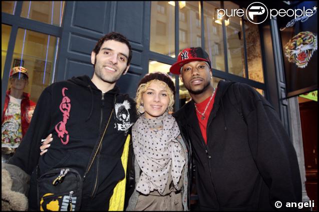 Pierre, Maureen et Mathieu Edward à l'ouverture de la boutique Ed Hardy à Paris, le 15/04/08