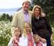 Willem-Alexander et Maxima des Pays-Bas posent avec leurs fillettes, Catharina-Amalia (7 ans), Alexia (5 ans) et Ariane (3 ans), au début de leurs vacances de Noël en Argentine, le 19 décembre 2010.