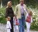 Willem-Alexander et Maxima des Pays-Bas posent avec leurs fillettes, Catharina-Amalia (7 ans), Alexia (5 ans) et Ariane (3 ans), au début de leurs vacances de Noël en Argentine, le 19 décembre 2010.