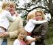 Willem-Alexander et Maxima des Pays-Bas posent avec leurs fillettes, Catharina-Amalia (7 ans), Alexia (5 ans) et Ariane (3 ans), au début de leurs vacances de Noël en Argentine, le 19 décembre 2010.
