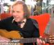 Philippe Katerine aux côtés d'Arianne Massenet dans Le + produit de l'année en direct d'une vitrine du Bon Marché !