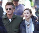 Sean Penn en séance shopping avec sa fille Dylan à Miami le 27 décembre 2010