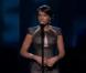 Jennifer Hudson rend hommage à Oprah Winfrey, lors de la remise des 33e prix du Kennedy Center à Washington le 5 décembre 2010