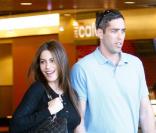 Sofia Vergara et son petit ami Nick Loeb se promènent à Beverly Hills, le 12 décembre 2010.