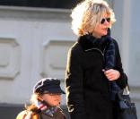 Meg Ryan amène sa fille Daisy True à l\'école à New York, le 3 novembre 2010.