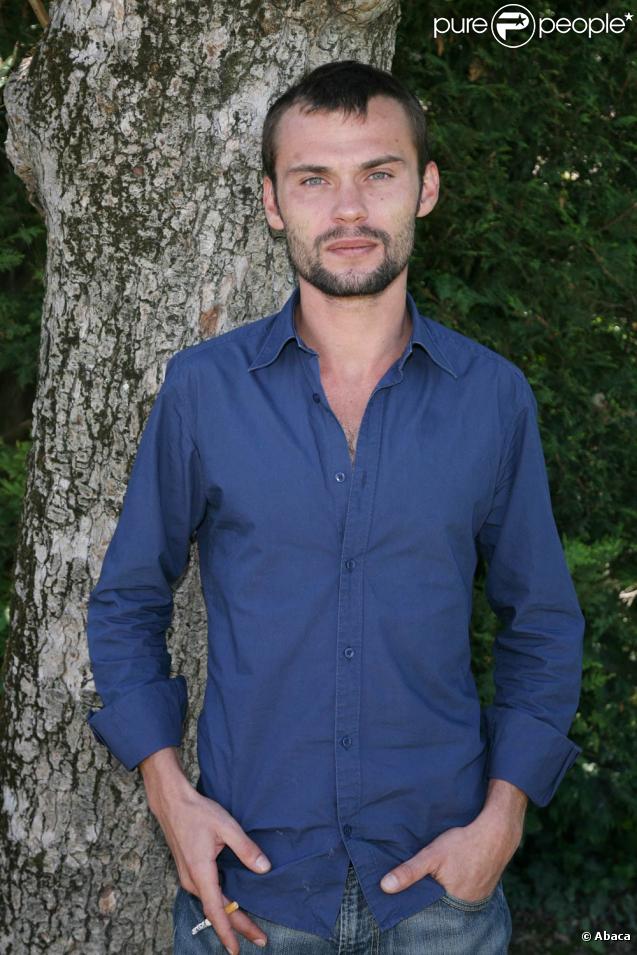 Robinson Stévenin tournera dans  Totem  en septembre 2011.