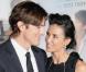 Ashton Kutcher, très élégant, aux côtés de Demi Moore, qui joue les midinettes !