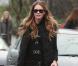 Elle Macpherson en mini et collants fantaisie. Un look risqué mais sur le top, ça passe !