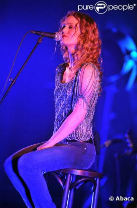 Vanessa Paradis en acoustique, à Bruxelles, le 23 juin 2010