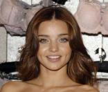Miranda Kerr de Victoria's Secret vous présente sous soutien-gorge favori