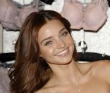 Miranda Kerr de Victoria's Secret vous présente sous soutien-gorge favori