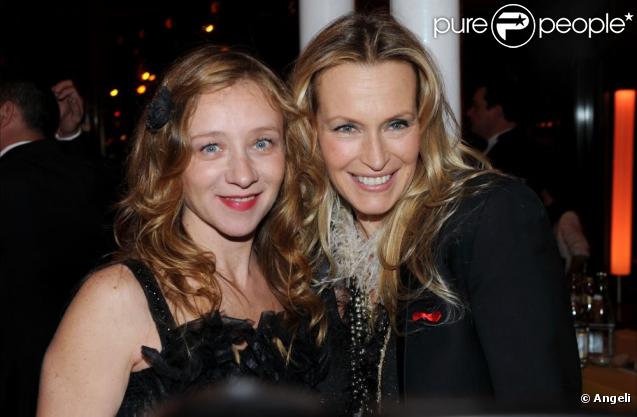 Sylvie Testud et Estelle Lefébure lors du dîner de la mode contre le Sida, le 27 janvier 2010