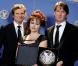 Colin Firth, Helena Bonham Carter accompagnent Tom Hopper qui reçoit le prix du meilleur réalisateur à la cérémonie des Director's Guild of America à Los Angeles, le 29 janvier 2011.