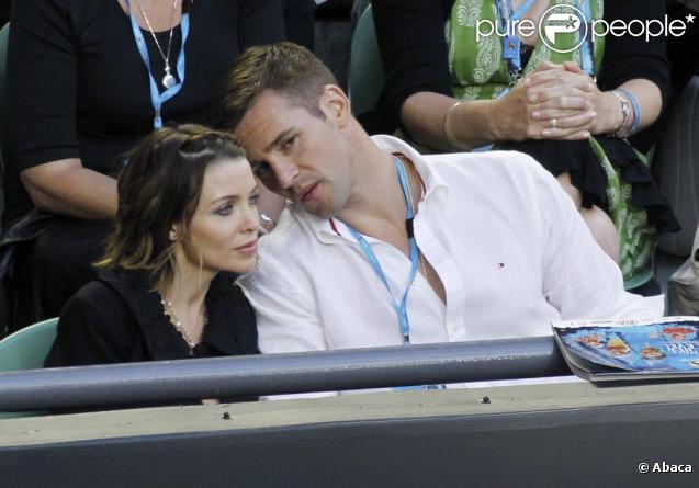 Dannii Minogue et son compagnon Kris Smith à un match de tennis de l'Open d'Australie opposant Lleyton Hewitt contre David Nalbandian à Melbourne, le 18 janvier 2011.