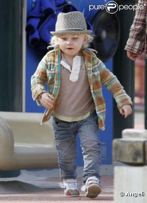 Zuma, le fils de Gwen Stefani et Gavin Rossdale, s'éclate avec la nounou à Coldwater, Beverly Hills (fin janvier 2011)