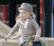 Zuma, le fils de Gwen Stefani et Gavin Rossdale, s'éclate avec la nounou à Coldwater, Beverly Hills (fin janvier 2011)