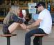 La ravissante Amanda Seyfried et le séduisant Ryan Phillippe affichent leur amour, chez Oaks Gourmet, à Los Feliz, le 28 janvier 2011.