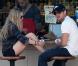 La ravissante Amanda Seyfried et le séduisant Ryan Phillippe affichent leur amour, chez Oaks Gourmet, à Los Feliz, le 28 janvier 2011.