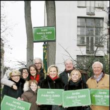 La famille Dard lors de l'inauguration du jardin  Frédéric Dard à Paris en décembre 2010 avec Joséphine et Elisabeth notamment