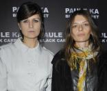 Amélie Daure et Arly Jover à la présentation de la collection Black Carpet de Paule Ka au Carmen à Paris, le 8 février 2011.