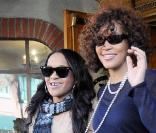 Whitney Houston et sa fille Bobbi Kristina sortent d'une clinique à Beverly Hills, le 9 février 2011