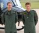 Prince William et Prince Harry à la base militaire de la RAF de Shawbury, le 18 juin 2009.