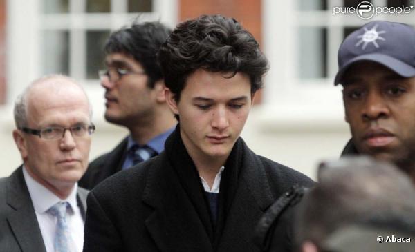 Charlie Gilmour se présente au tribunal, à Londres, le 10 février 2011