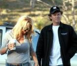 Pamela Anderson et son ex-boyfriend Laurence Hallier à Malibu en mars 2006 