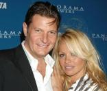 Pamela Anderson pose avec son ex-boyfriend Laurence Hallier à Las Vegas en avril 2006