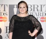 Adele lors des Brits Awards le 15 février 2011 à Londres dans une superbe robe  