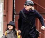 Meg Ryan et Daisy se rendent à l\'école le 18 février 2011. New York
