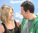 Jennifer Aniston a dévoilé sa nouvelle coiffure lors de la première du film Le Mytho à Madrid le 22 février 2011 avec Adam Sandler  