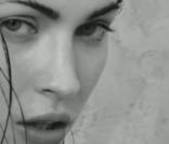 Megan Fox vous donne un aperçu de son nouveau spot pour Armani...