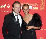 Vincent Perez et sa femme Karine Silla arrivent au gala organisé au restaurant le Fouquet\'s à Paris, le 25 février 2011.