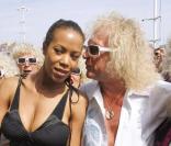 Michel Polnareff avec sa compagne Danyellah, en juillet 2007.