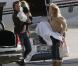 Nicole Kidman, son mari Keith Urban et leurs filles Sunday Rose et Faith Margaret, à l'aéroport de Los Angeles le 15 février 2011