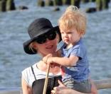 Gretchen Mol et son fils Ptolemy à New York en avril 2009 