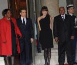 Le président Nicolas Sarkozy, son épouse Carla Bruni, le président Jacob Zuma et son épouse Lady Tobeka Madibaprior lors du dîner avec l'invité d'honneur le président d'Afrique du sud, à l'Elysée le 2 mars 2011 à Paris
 &nbsp; 