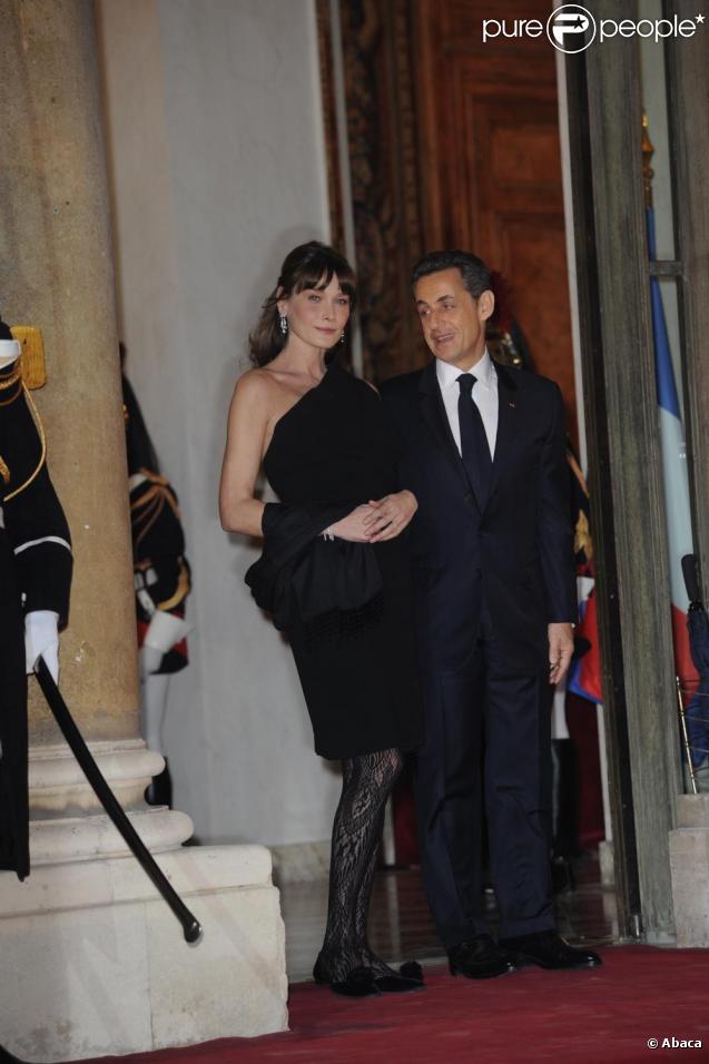 Carla Bruni et Nicolas Sarkozy lors du dîner avec l'invité d'honneur le président d'Afrique du sud, à l'Elysée le 2 mars 2011 à Paris
 &nbsp; 