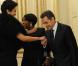 Nicolas Sarkozy salue Farida Khelfa lors du dîner avec l'invité d'honneur le président d'Afrique du sud, à l'Elysée le 2 mars 2011 à Paris