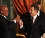 Jacob Zuma et Nicolas Sarkozy lors du dîner avec l'invité d'honneur le président d'Afrique du sud, à l'Elysée le 2 mars 2011 à Paris