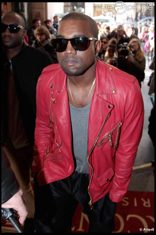 Kanye West arrive au défilé Balmain durant la Fashion Week de Paris, le 3 mars 2011.
