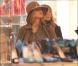 Blake Lively et sa mère font des essayages  de chaussures chez Christian Louboutin (Paris, 5 mars 2011)