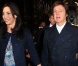 Paul McCartney et Nancy Shevel au défilé Stella McCartney le lundi 7 mars 2011 à Paris