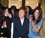 Paul McCartney et Liv Tyler au défilé Stella McCartney le lundi 7 mars 2011 à Paris