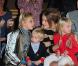 Natalia Vodianova et ses trois enfants au défilé Stella McCartney le lundi 7 mars 2011 à Paris