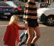 Natalia Vodianova et ses enfants arrivent au défilé de Stella McCartney lors de la Fashion Week parisienne à l'Opéra Garnier le 7 mars 2011