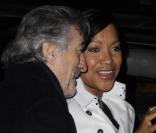 Robert de Niro et Grace Hightower à l\'occasion de l\'avant-première de <em>Limitless</em>, au Regal Union Square Theatre de New York, le 8 mars 2011.