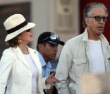 Jane Fonda et Richard Perry à l'aéroport de Mexico le 9 mars 2011