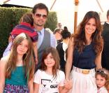 David Charvet et Brooke Burke avec leurs enfants lors du gala de charité organisé par le designer John Varvatos à Los Angeles le 13 mars 2011